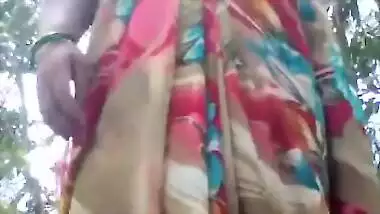 Bhabi outdoor fingering