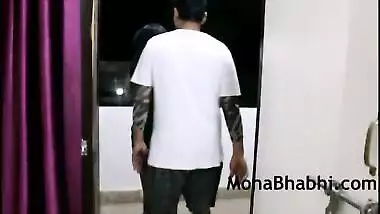 Big Ass Desi Indian MILF Aunty In Hotel Balcony Giving Blowjob With Hindi Audio