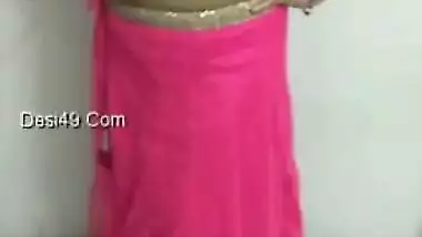 Good-looking Indian dancer during performance flashes small XXX tits