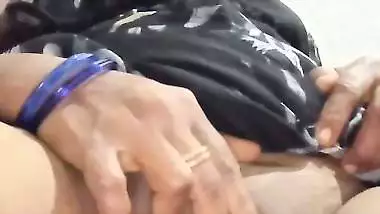 Busty aunty fingering viral xxx pussy showing