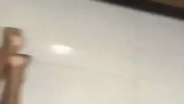 18-year-old desi girl’s erotic blowjob MMS with BF