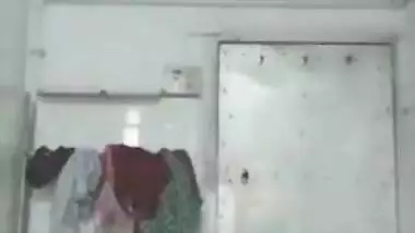 Desi lovely lets her boyfriend film porn video where she washes body