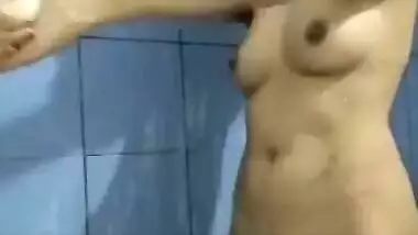 Delhi college girl – Anaya nude bathing solo X