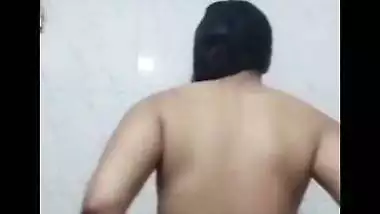 Talll Bengali girl nude bath video making viral xxx