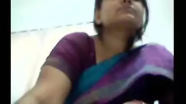 Indian aunty saree sex on webcam with secret lover