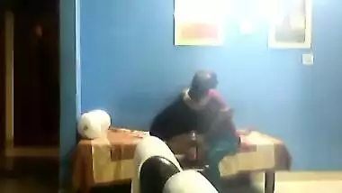 Bhabhi Boobs Show From Blouse.