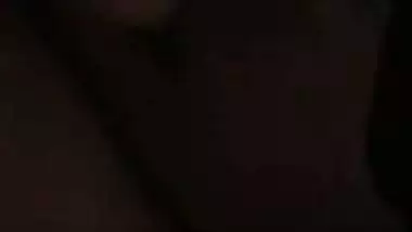 Chubby Bangla lady allows her cousin to press her boobs