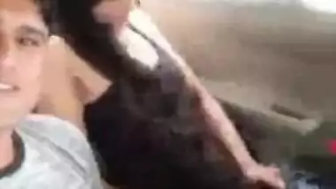 Pakistani girlfriend xxx mms inside car