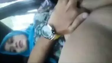 Desi teacher Bhabhi pussy fingering in car by bf moaning