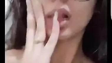 Extremely hot babe on live