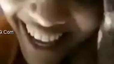 Sex Desi girl exposes her perky XXX boobs for a while and hides them back