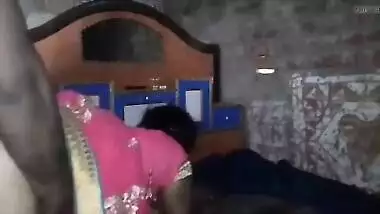 desi ladka apni mausi ki gand mara