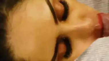 Expert cock sucker bhabhi doing her job
