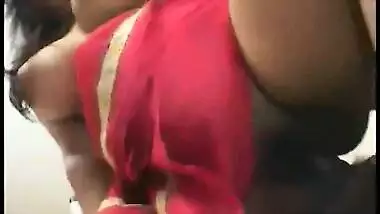 Damn I would love to bend her over and eat that...