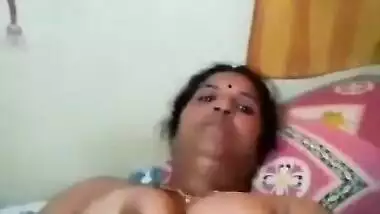 Booby aunty exposed show video for her secret boyfriend