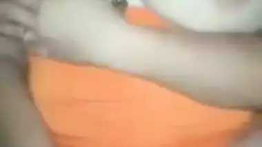 حليمة القحبة تتحوا مع عباس الفحل مول لحانوت فاش طلع ليها لبوطة لدار ولقاها عرانية وهو يجبدو وخشها في