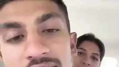 Girl seduces her lover in car and enjoys desi outdoor sex