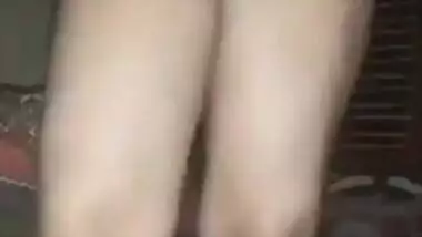 Desi bhabi showing her ass