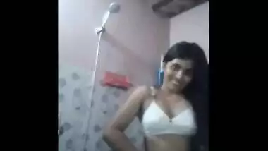 meeta lucknow girl bathing nude filming selfie