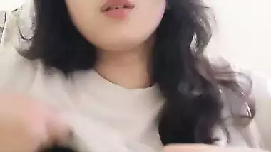Desi beauty lifting bra one side boob show viral MMS