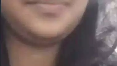 Topless hijab girl seduces boyfriend on live cam