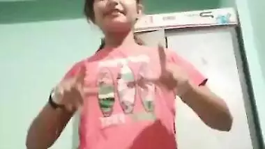 Desi cute bhabi show her nude body