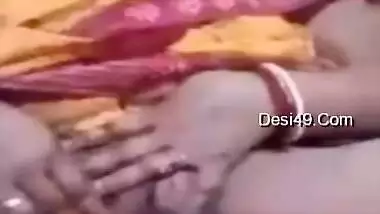 Today Exclusive -horny Bhabhi Shows Her Boobs And Fingering Part 2